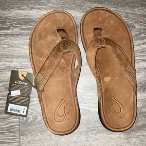 Mens Olukai flip flops size 8